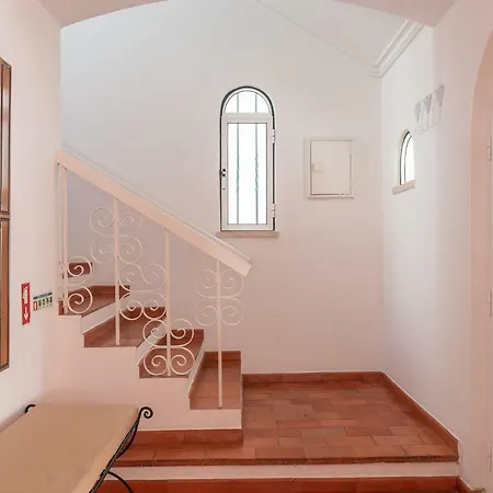 Lili Villa *